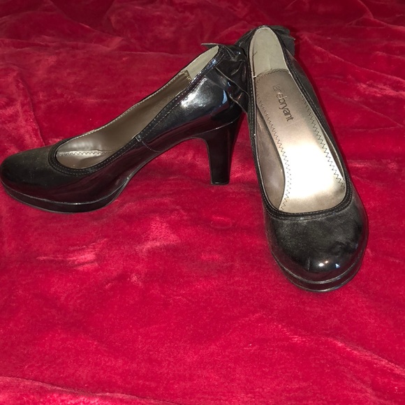 Leather heels with bow in back - Picture 1 of 3